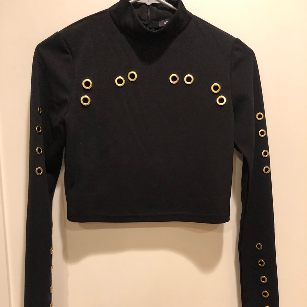 XXS/XS Black long sleeve crop top w/ unique metal